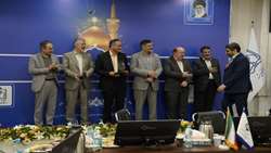 تجلیل از مدیر منابع انسانی دانشگاه علوم پزشکی همدان در همایش مدیران منابع انسانی وزارت بهداشت